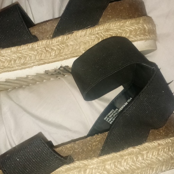 10 Timed and Tru platform sandals - Picture 3 of 8